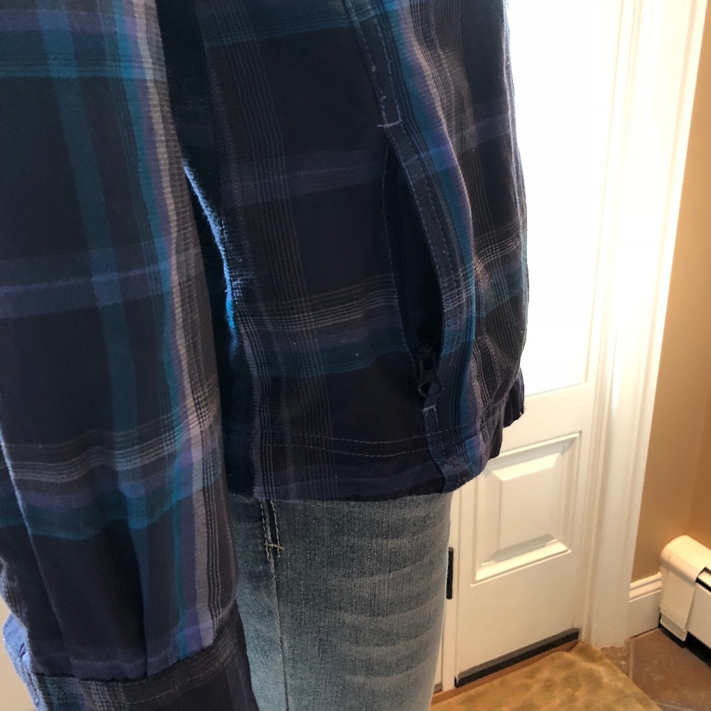 Columbia Button Down Blouse With Hidden Pockets - image 8